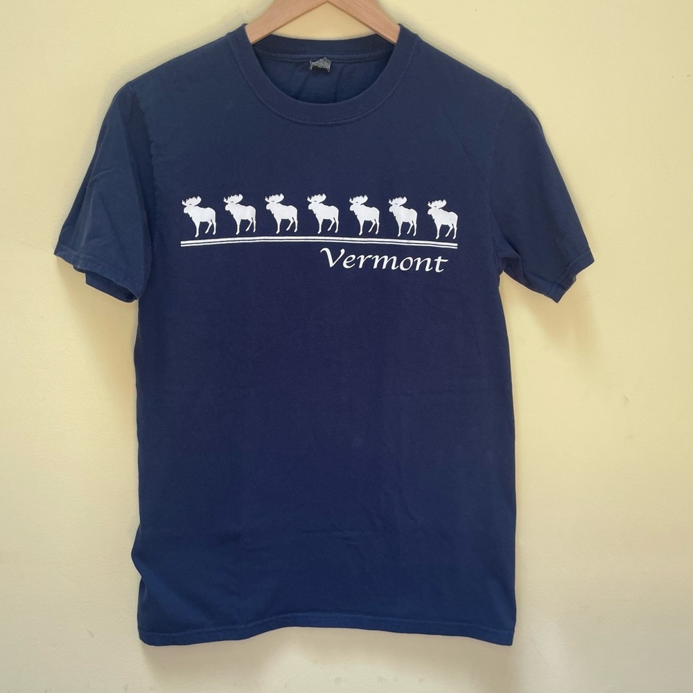 Vintage 90s Vermont t-shirt size small navy blue w/ parade of moose